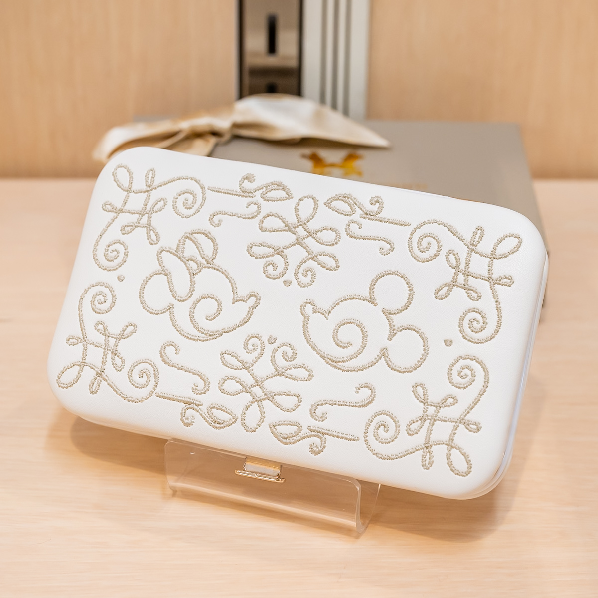 ミッキーとミニーの刺繍デザイン！ケイウノ ディズニー「トラベル