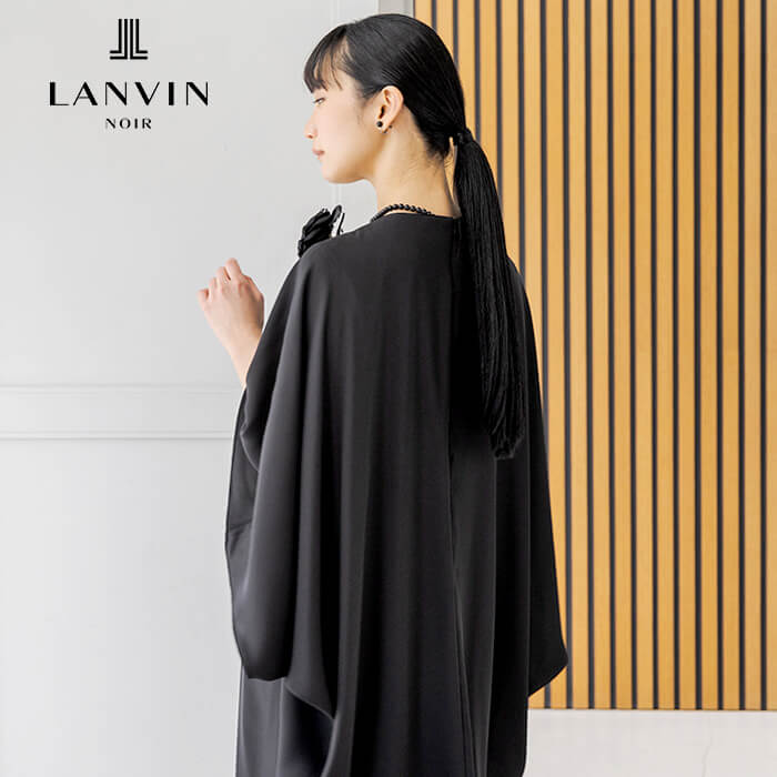 サテン素材のドレープワンピース 9号・ブラック｜東京ソワール