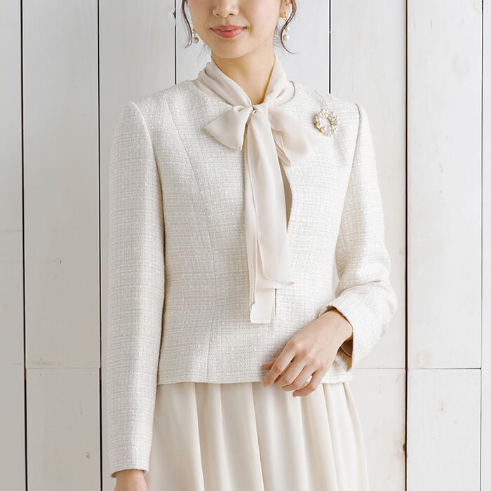 リボンタイ付きワンピのセレモニースーツ 11号・ベージュ｜東京