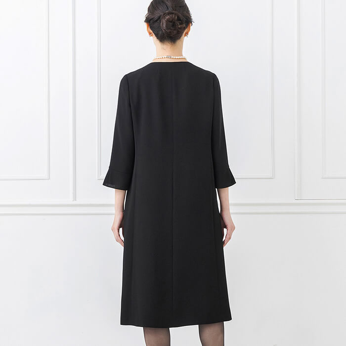 洗える｜襟ぐりのタックがポイントのワンピース 9号・ブラック｜東京