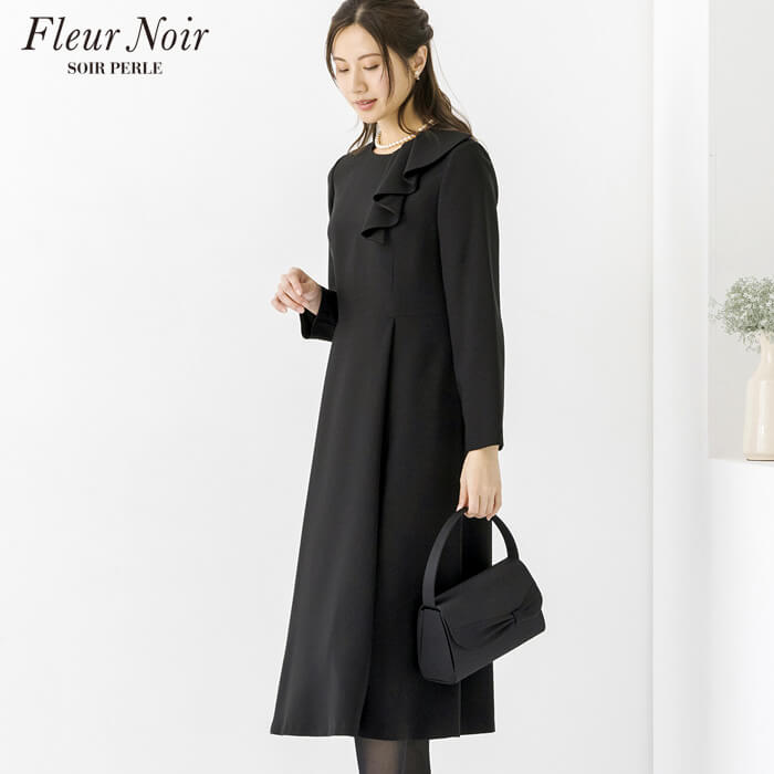 フリルモチーフのロングワンピース 9号・ブラック｜東京ソワール