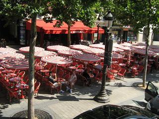 パリ8区シャンゼリゼ通りオレンジ色のレストラン・カフェ: 恋する仏蘭