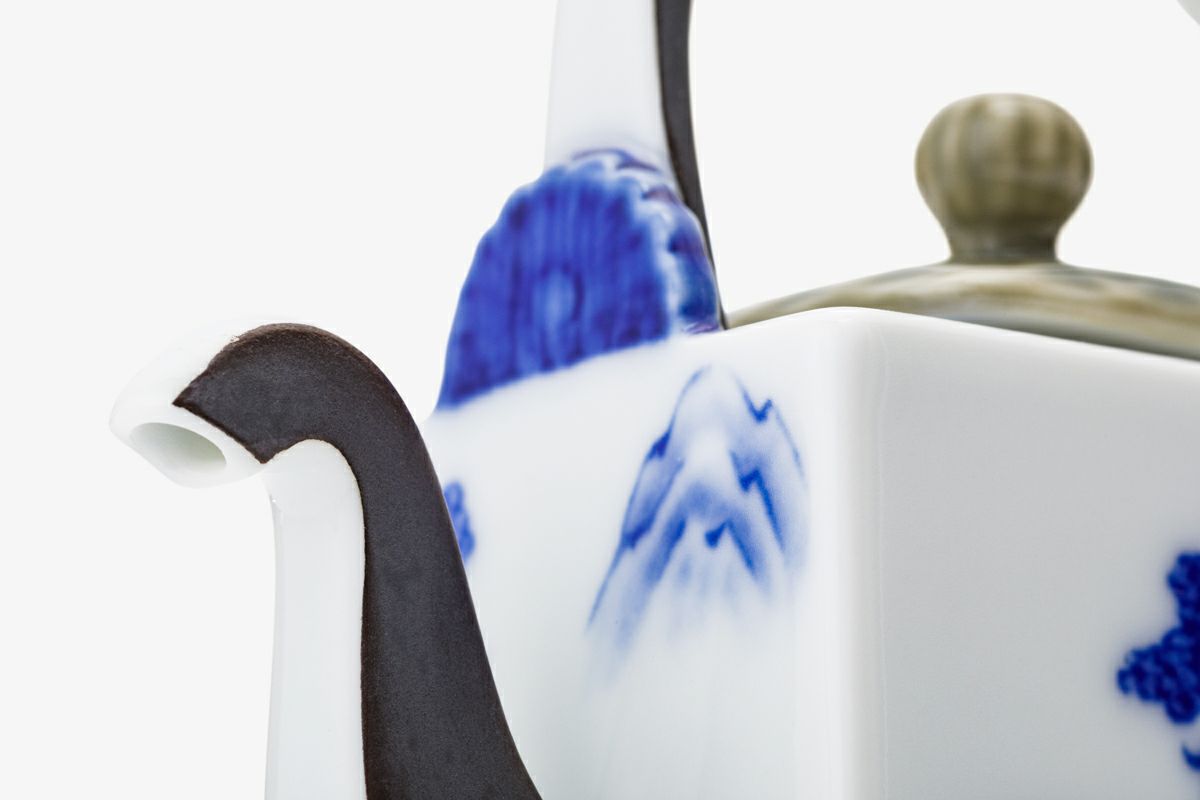 染付山水 角小正油差（醤油差し） | 有田焼 深川製磁｜公式オンライン