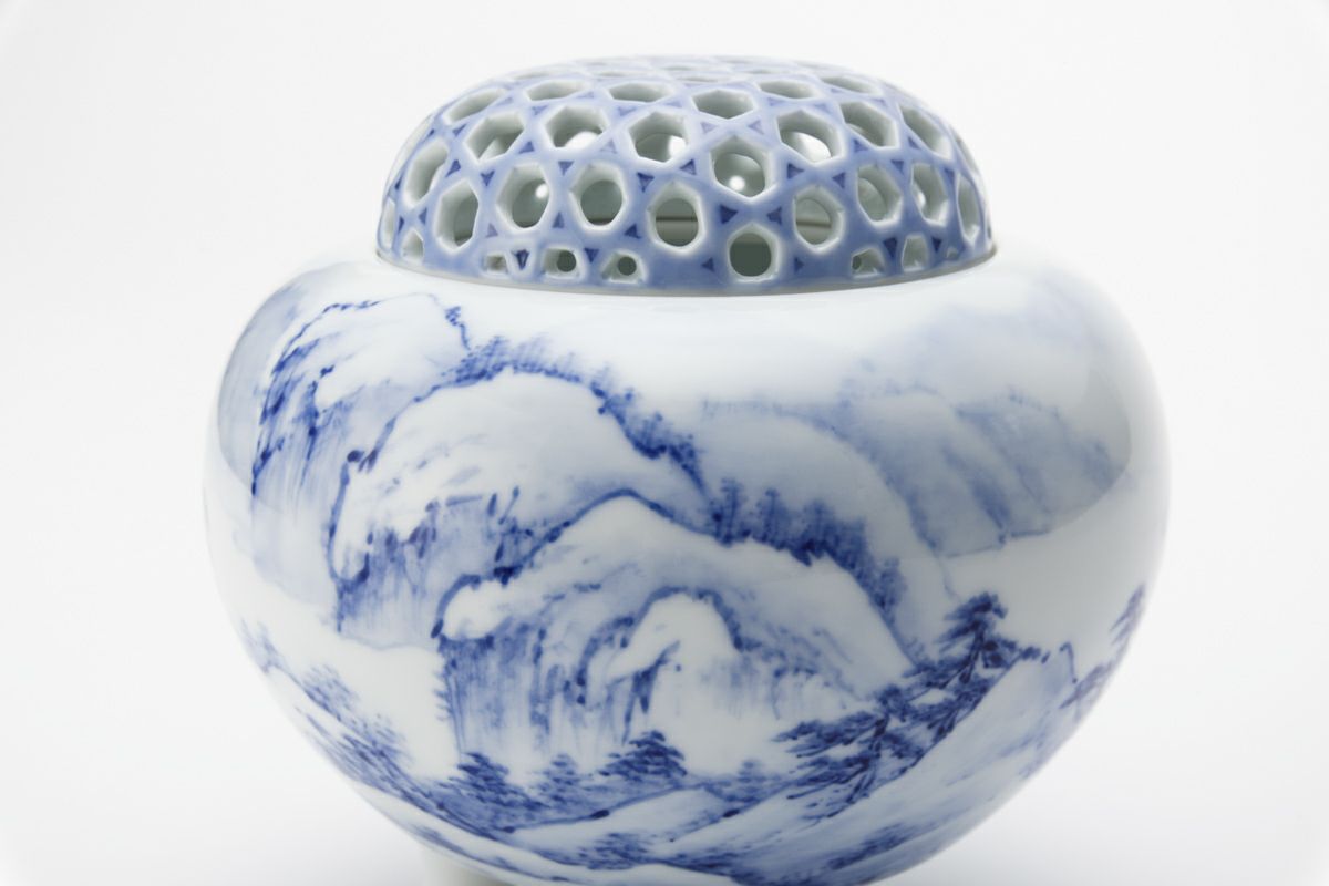 染付山水 篭目香炉（大） | 有田焼 深川製磁｜公式オンラインストア
