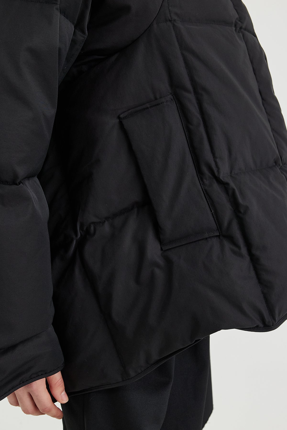 Hooded quilted-down cocoon down jacket – GOEN.J