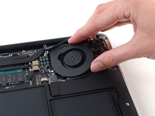 MacBook Air 13インチ Early 2017 ファンの交換 - iFixit 修理ガイド