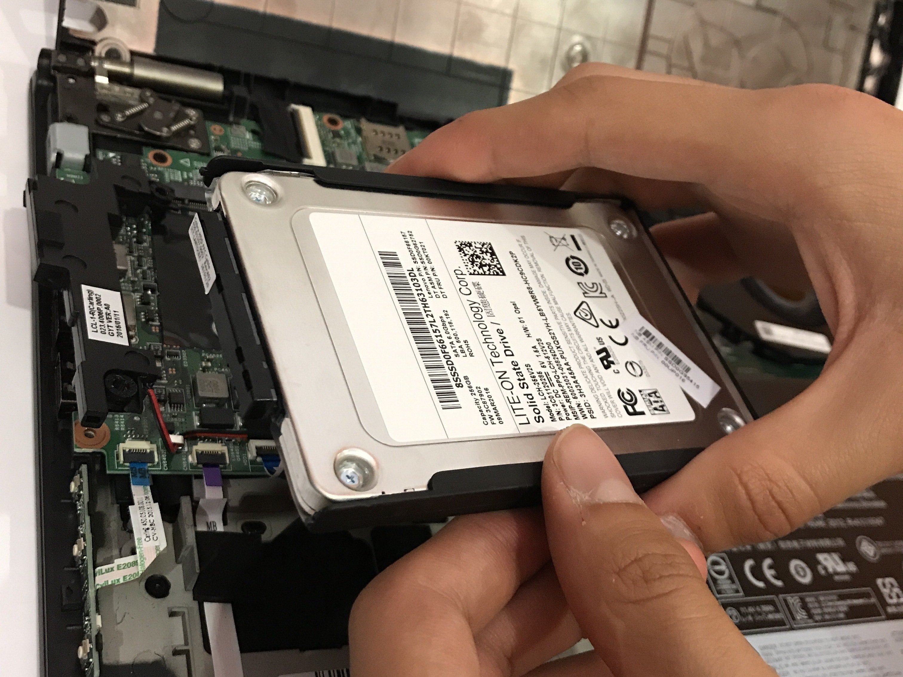Lenovo ThinkPad Yoga 14 20FY Hard Drive Replacement - iFixit