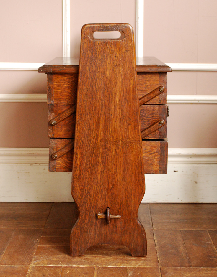 キレイなフランスのアンティーク雑貨、裁縫道具を入れるソーイング