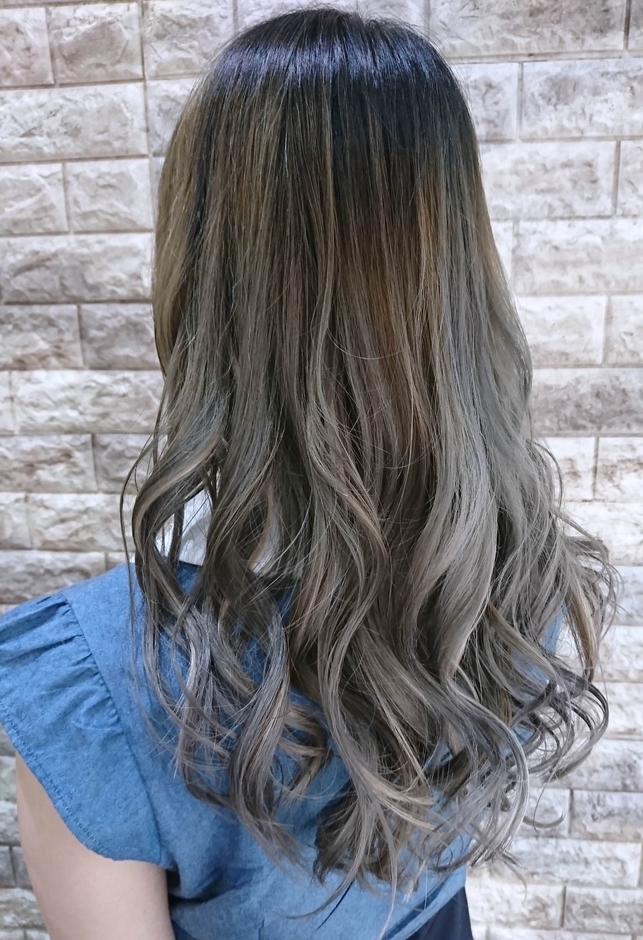 ハイライトにシールエクステという選択。