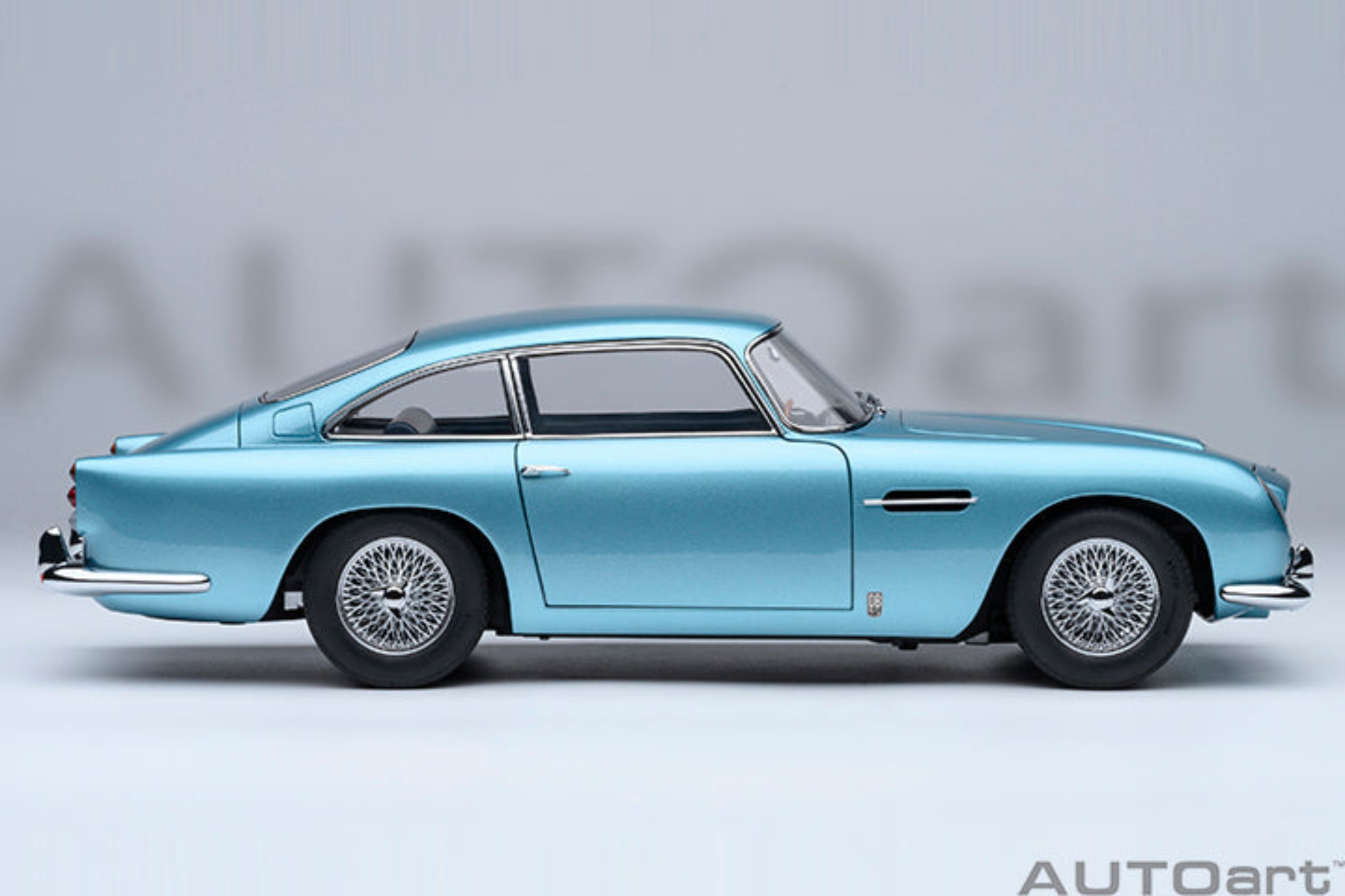 AutoArt 1:18 Aston Martin DB5 - Blue 70288 – Horizon Diecast