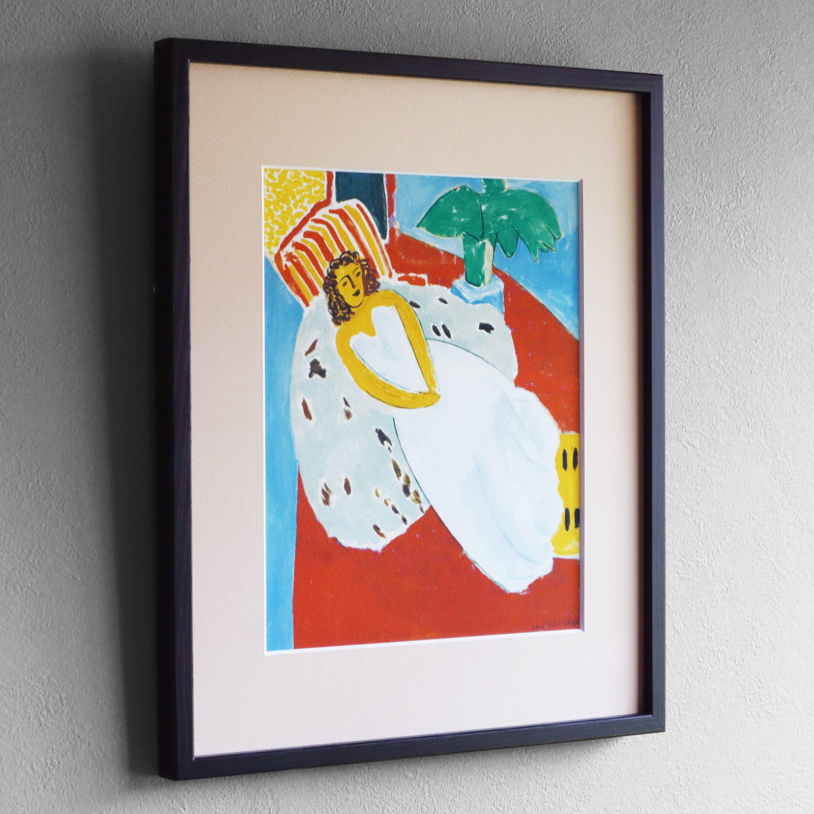 アンリ・マティス 「白い服を着た若い女、赤い背景」アートポスター