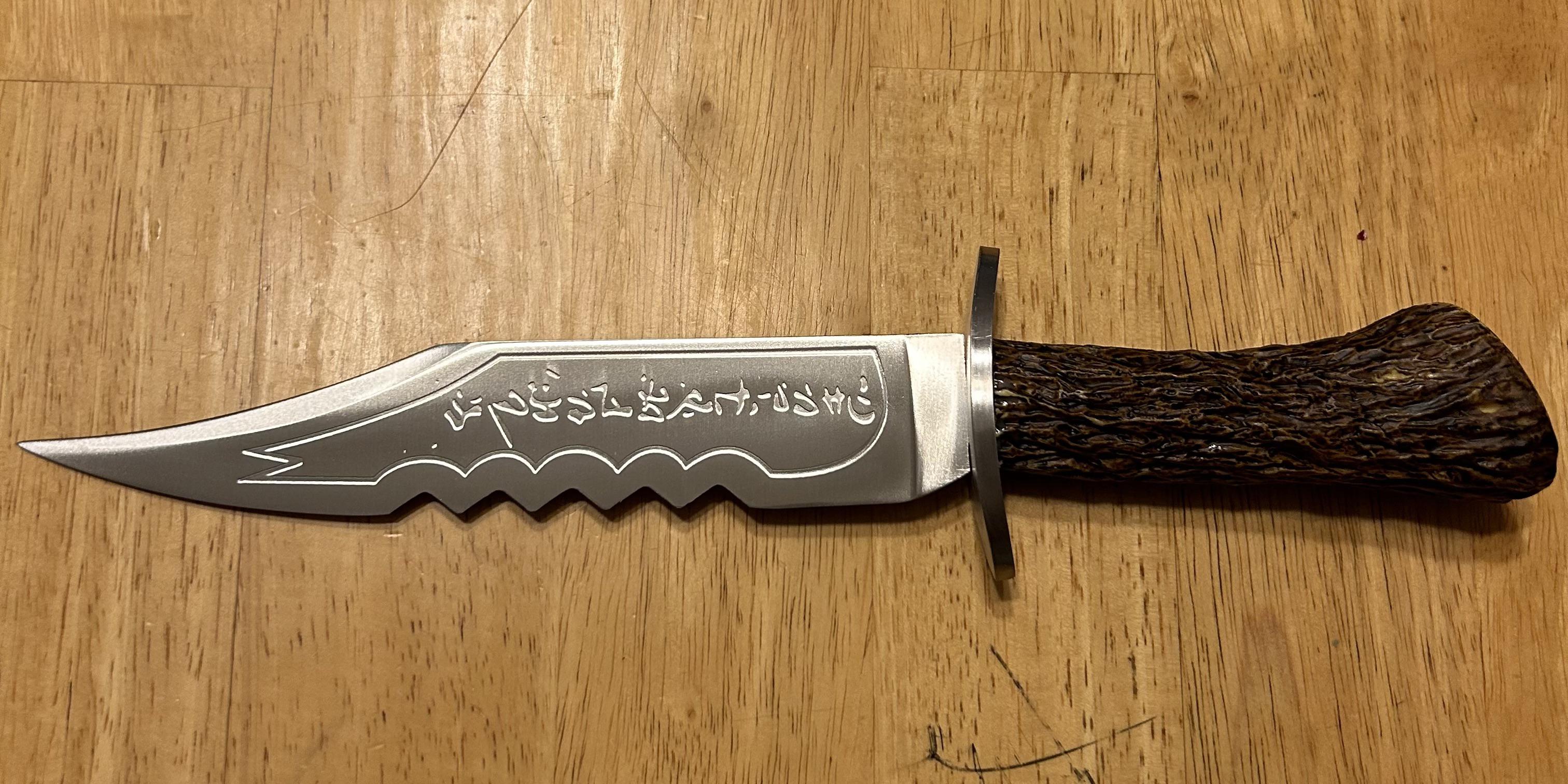 長年の時を経て、ついにクルド人の悪魔殺しのナイフのレプリカを手に