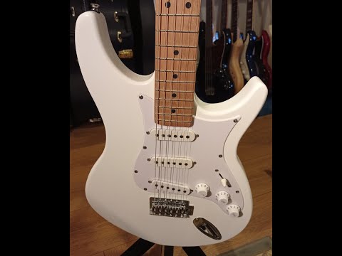 Cheap Obscure Guitars That Don't Suck? - Behringer IAXE 393 - YouTube