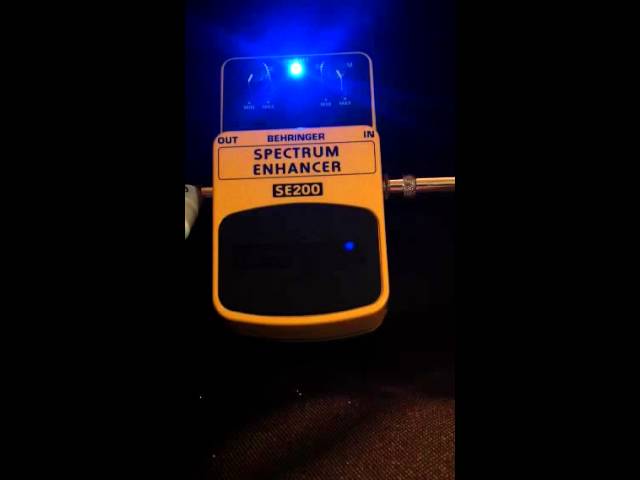 Behringer Spectrum Enhancer SE200 Effect Pedal and Demo - YouTube