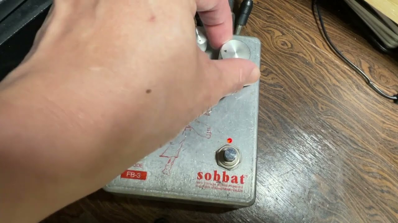 SOBBAT FUZZ BREAKER 3 OCTAVE FB-3 OCTAVE - YouTube
