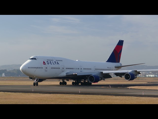 デルタ航空 B747-400＠仙台空港 - YouTube
