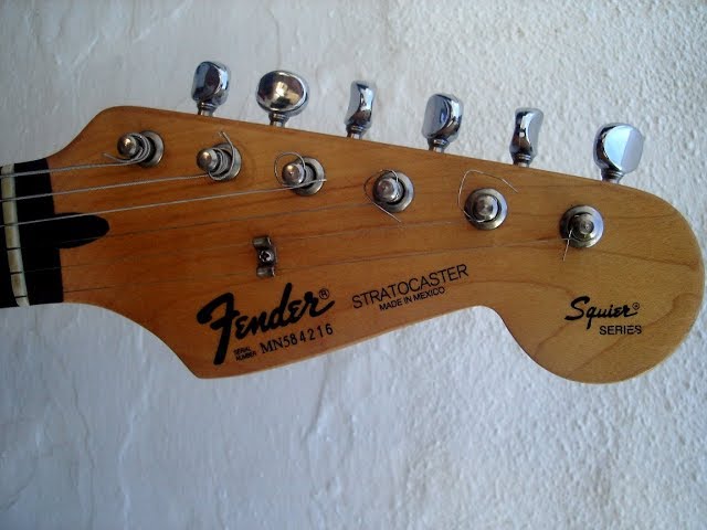 Fender stratocaster Squier Series MIM - YouTube