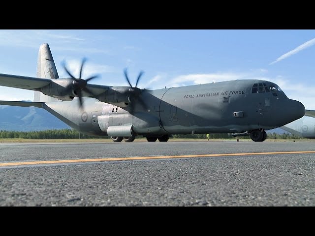 オーストラリア空軍 C-130Jスーパーハーキュリーズ - YouTube