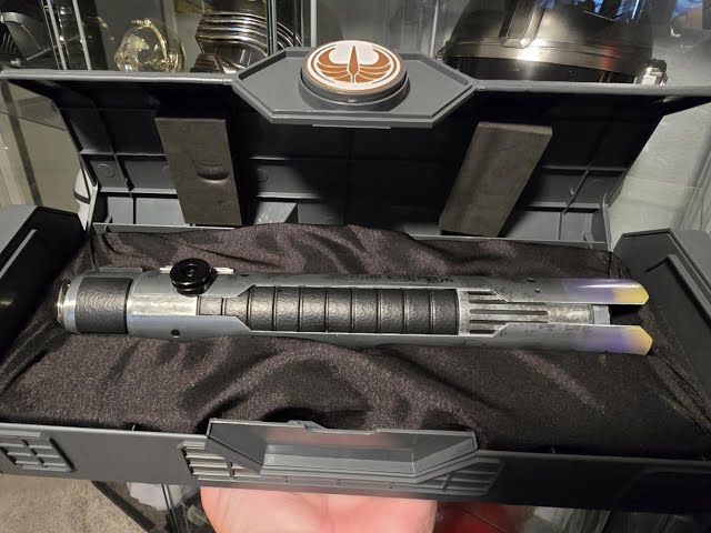 Star Wars Galaxy's Edge Jedi Master Sol Color Changing Legacy
