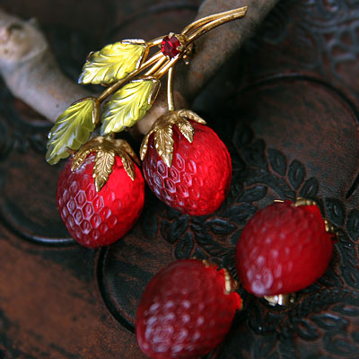 Austria-ストロベリー・フルーツガラス・ブローチ＆イヤリング・セット