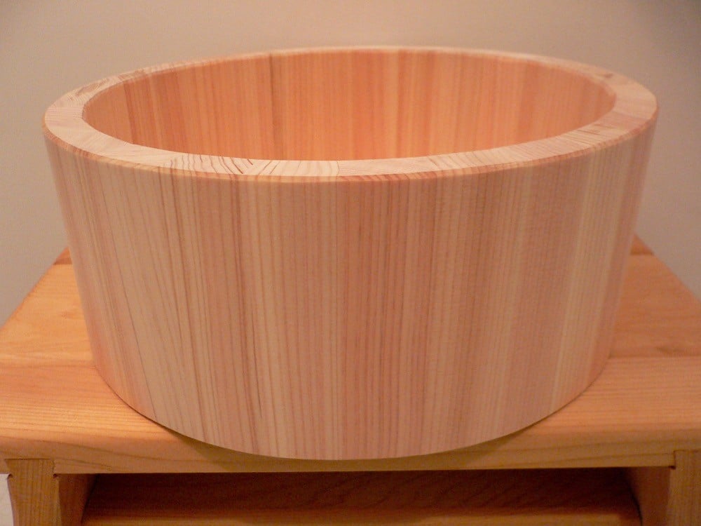 風呂桶は、タガのない桶」 - レイコさんの伊予秀芸の浴槽 - イエナカ手帖