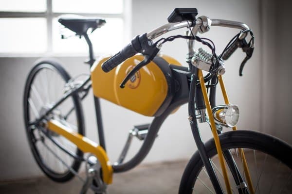 レトロバイク風の電動アシスト自転車「OtoK」 夏におススメの“ファニー