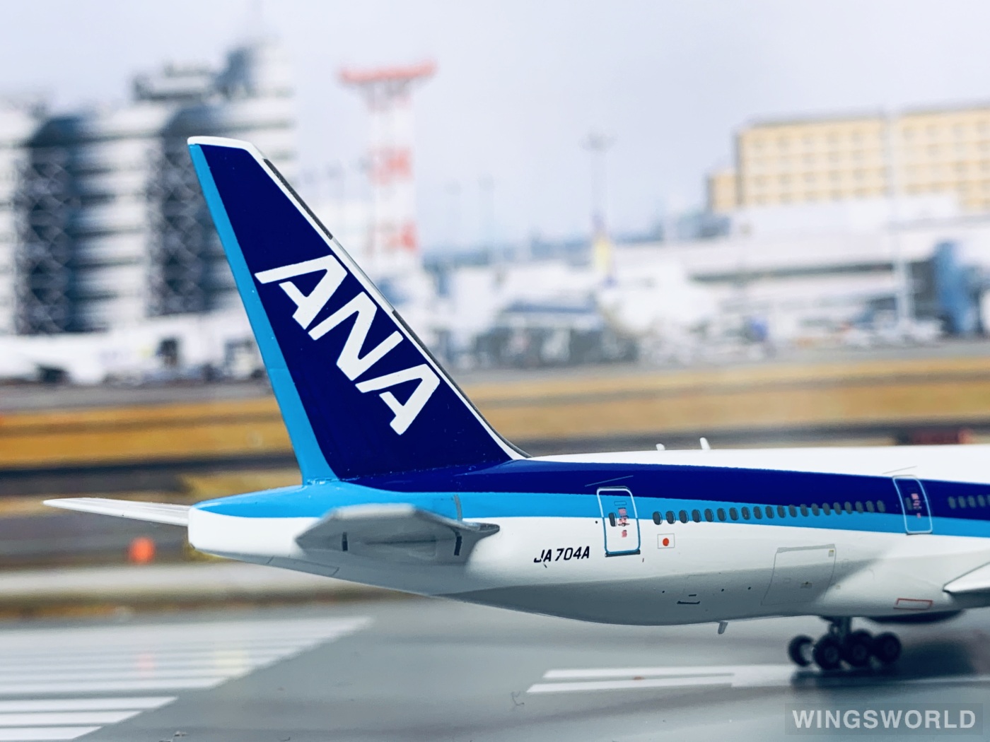 Phoenix 1:400 Boeing 777-200 ANA 全日空PH11118 JA704A 2003s colors