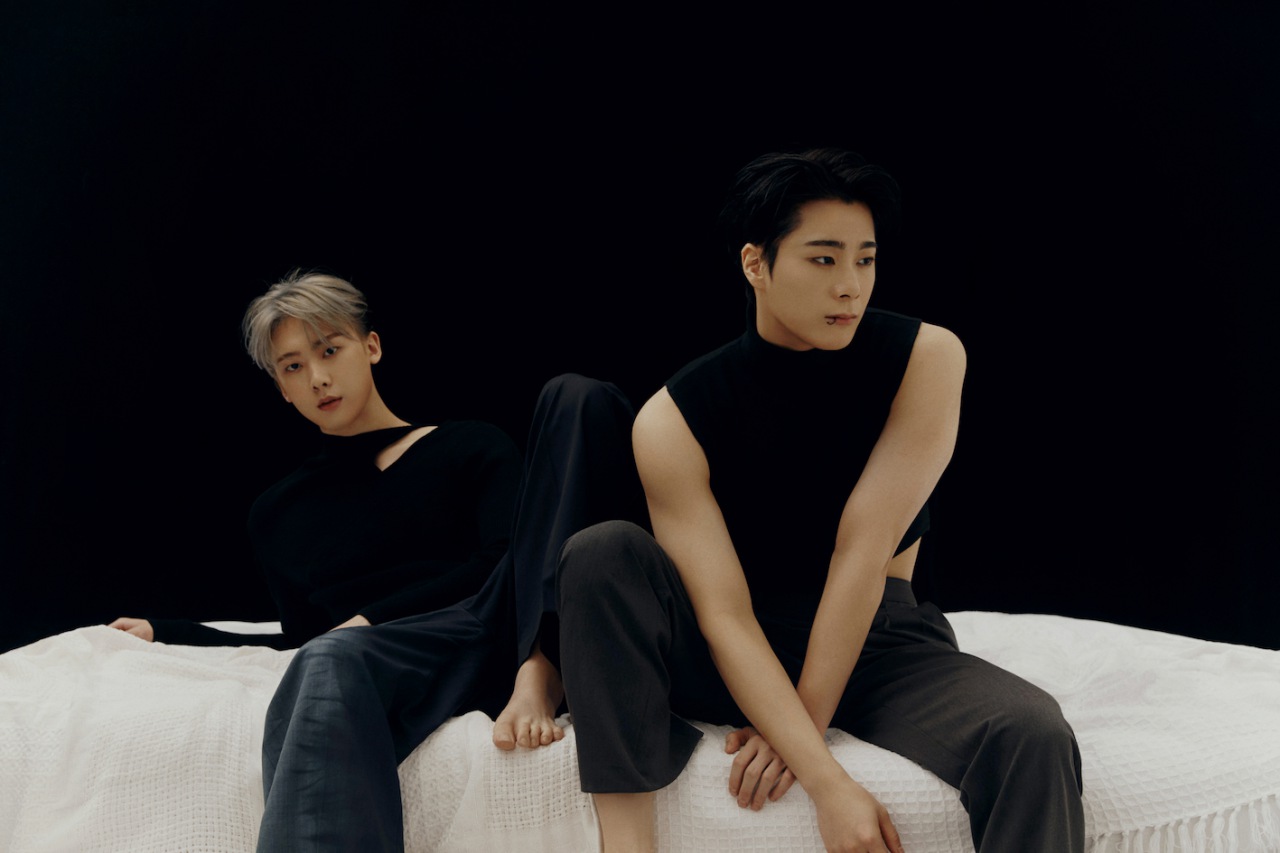 ASTROムンビン＆サナ、2ndミニALを日本限定特典付でリリース - News