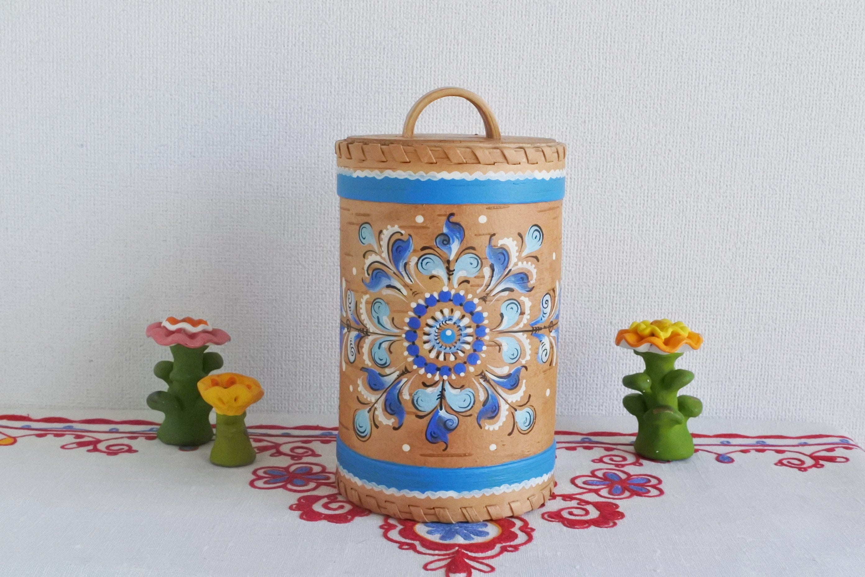 アルハンゲリスクの白樺の箱 シェンクル塗 青 筒型の箱 ロシア北方民芸