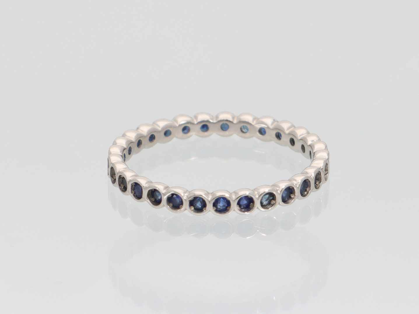 フルエタニティーピンキーリング サファイア ピンキーリング（プラチナ）