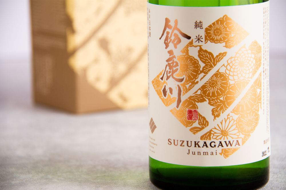 鈴鹿川 純米酒 720ml 【清水清三郎商店：三重県鈴鹿】【専用箱付】 ※お