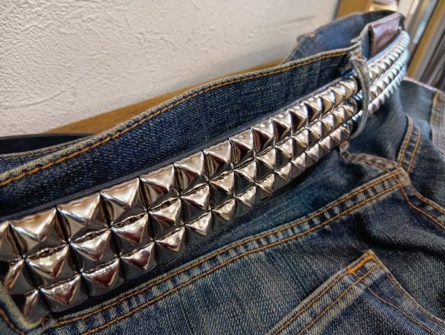 ピラミッドスタッズベルト 3連シルバースタッズ 【ブラック】12.5mm