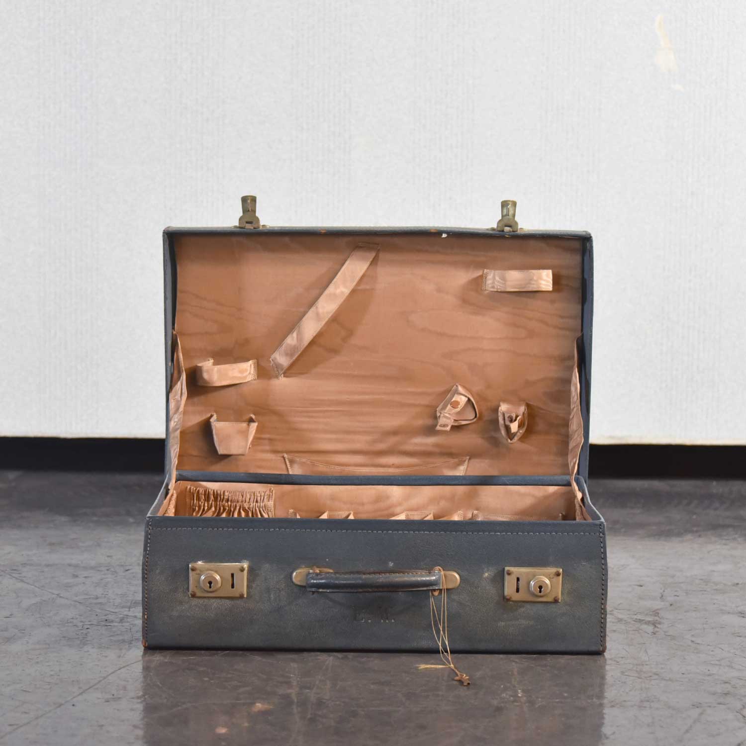 イギリス ヴィンテージ レザー トランクケース スーツケース .TR-119E