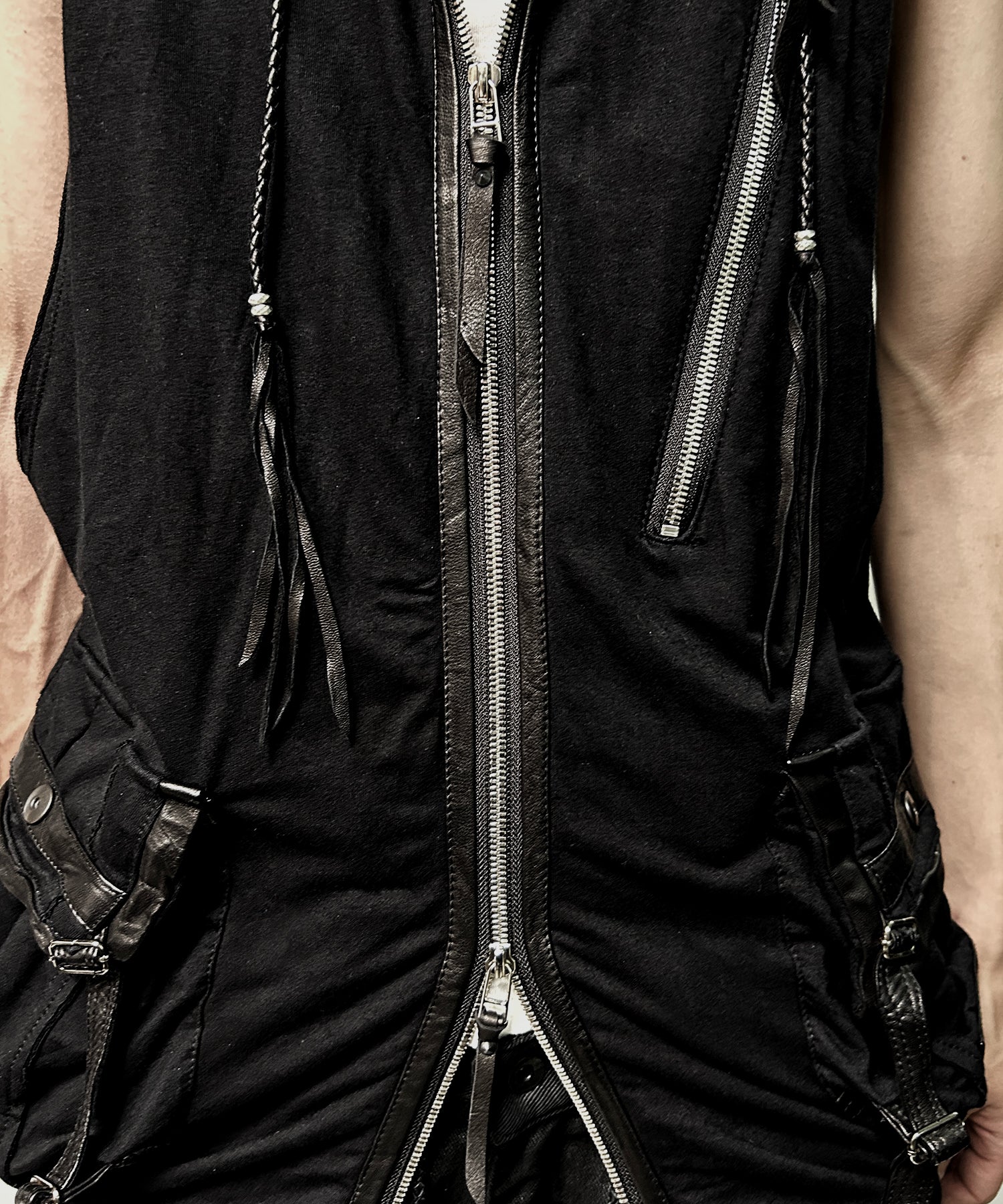 2502-TP04 Black Raven Vest 05 – KMRii OFFICIAL ONLINE STORE