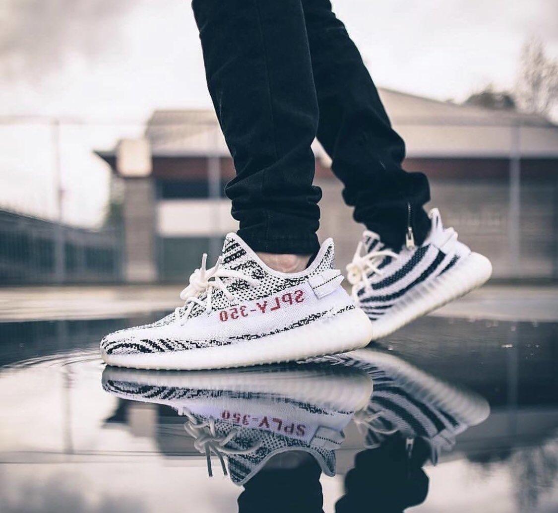 また！？YEEZY BOOST 350 V2 