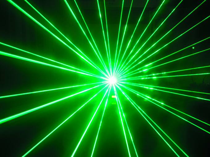 360°レーザーを照射、ムービングヘッド100mwグリーンレーザーライト