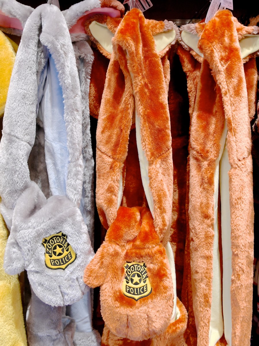 かわいいフード付きデザインも！東京ディズニーランド