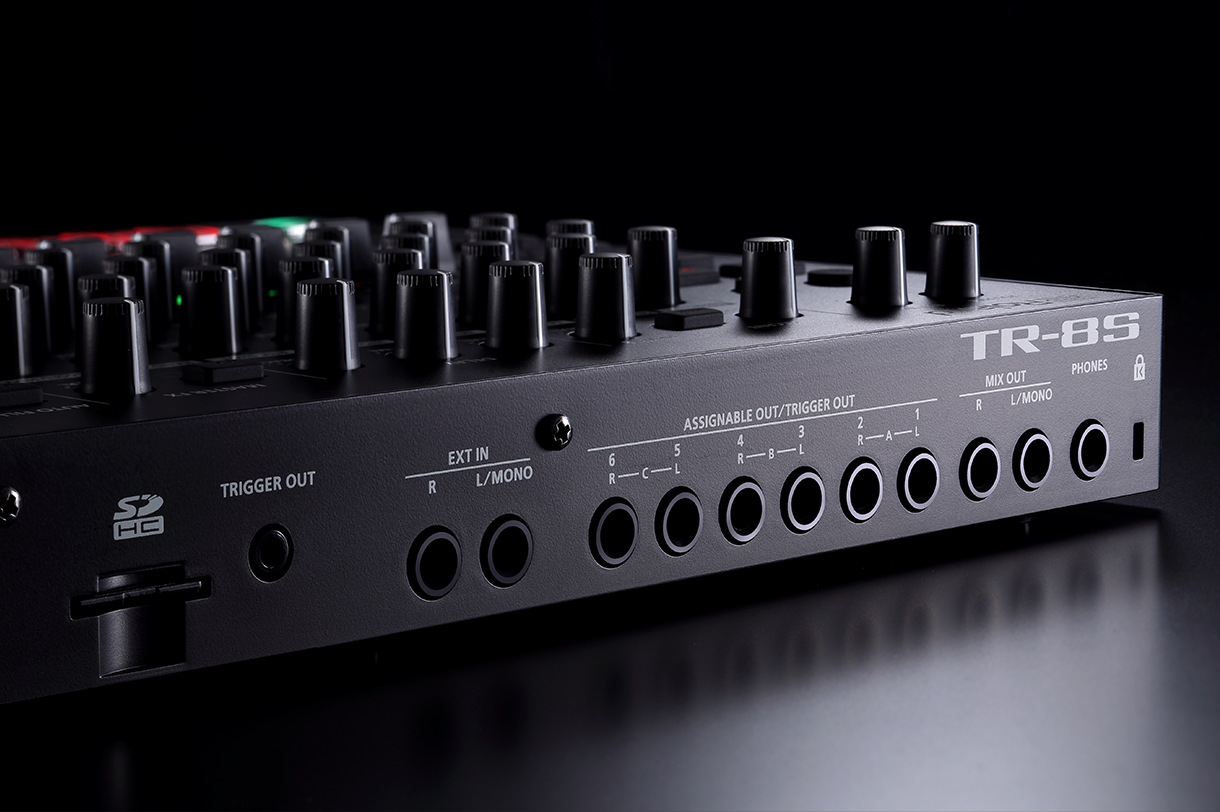 Roland AIRAシリーズ新商品「TR-8S」発売！前モデルTR-8と何が変わった
