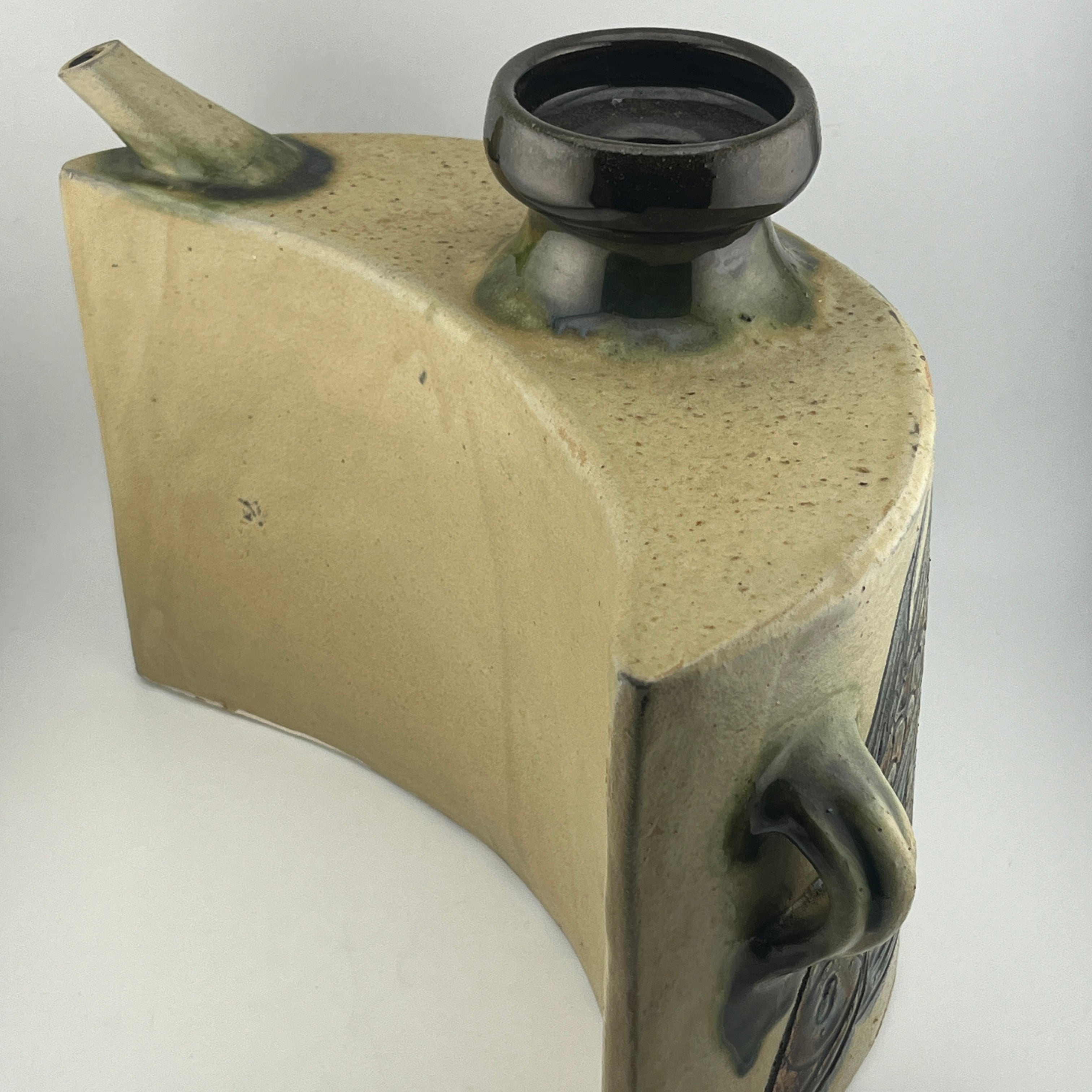 壺屋焼 人間国宝 金城次郎作 魚文抱瓶 – 生活民芸 なかむた