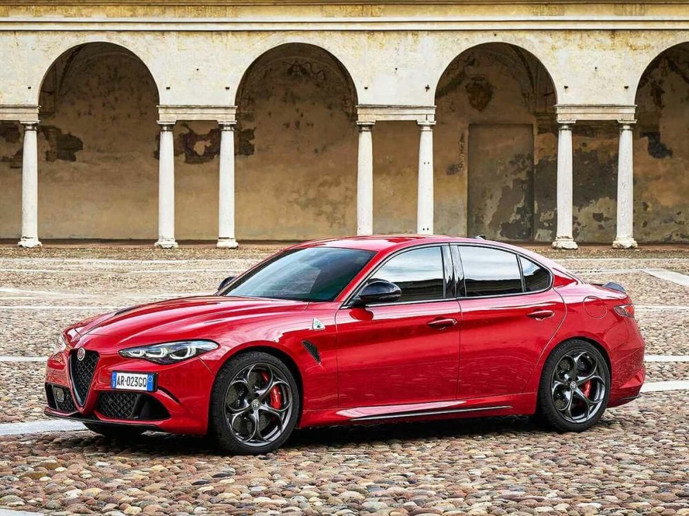 アルファロメオが誇るスーパーセダンに朗報」ファン待望の左ハンドル