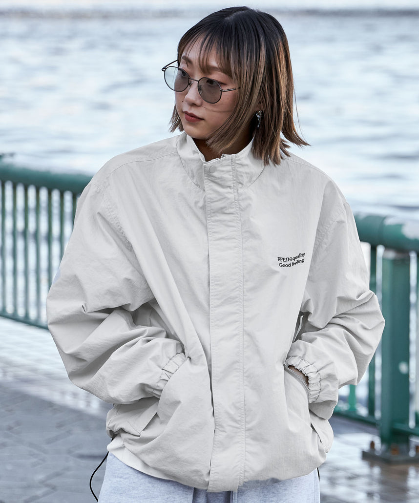 FFEIN（フェイン）】スタンドカラーナイロンジップアップジャケット