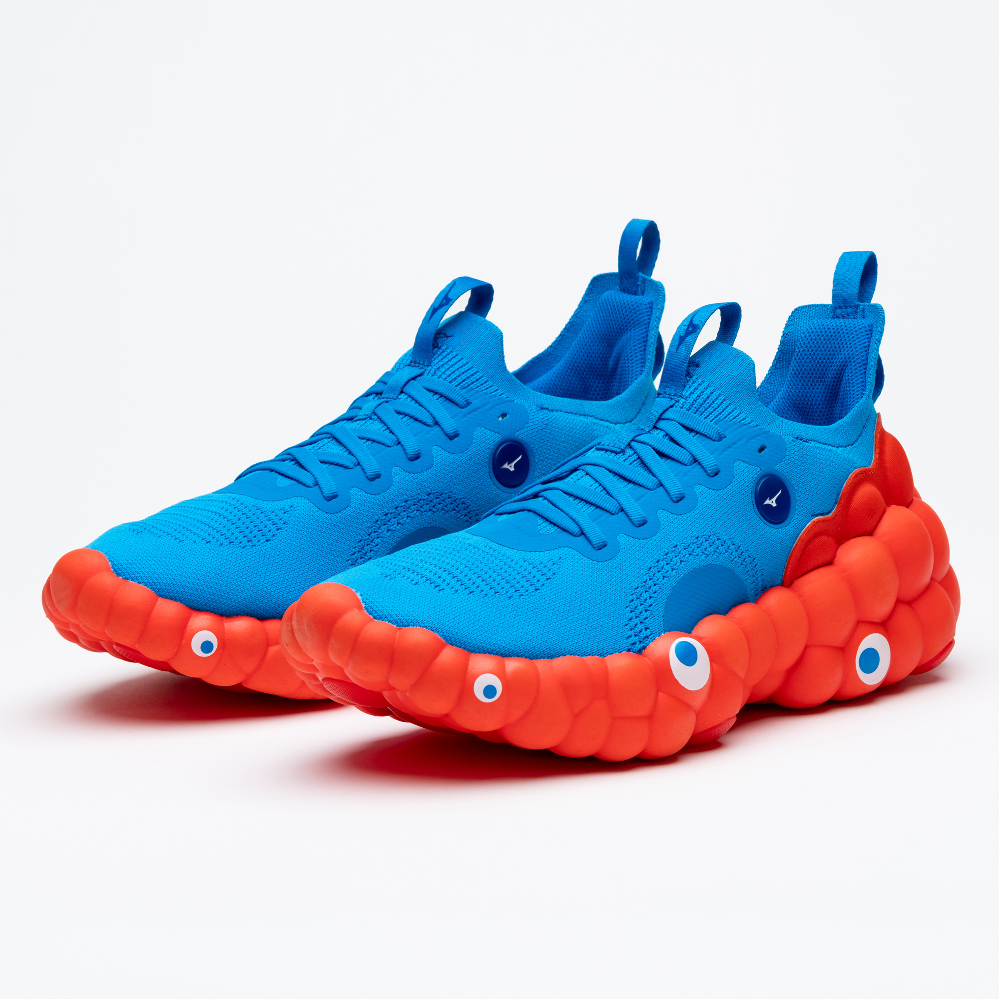 ミャクミャク」のスニーカーが4月13日予約受付開始へ