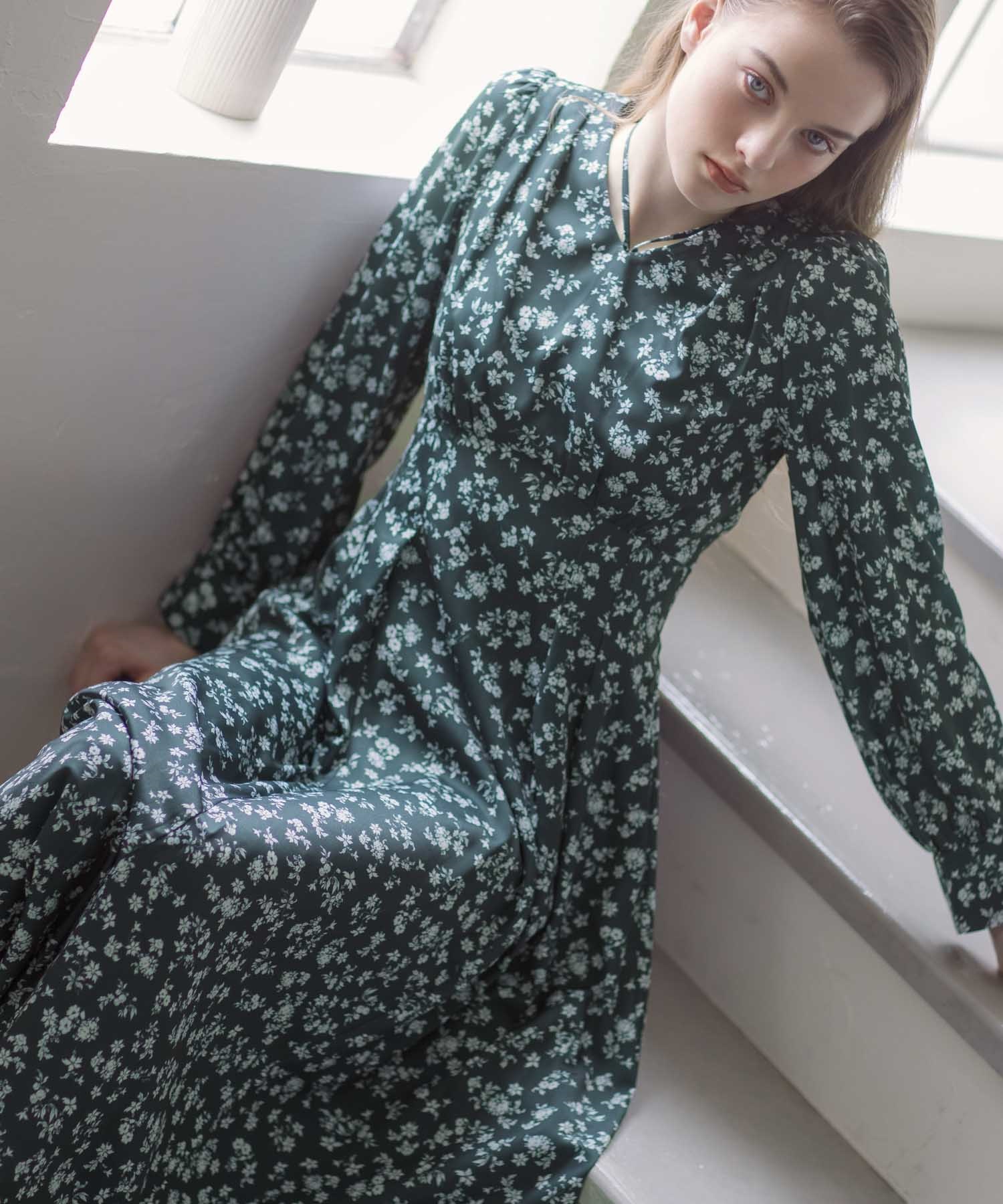 タックデザイン小花柄ワンピース | ロングワンピース | NOELA OFFICIAL