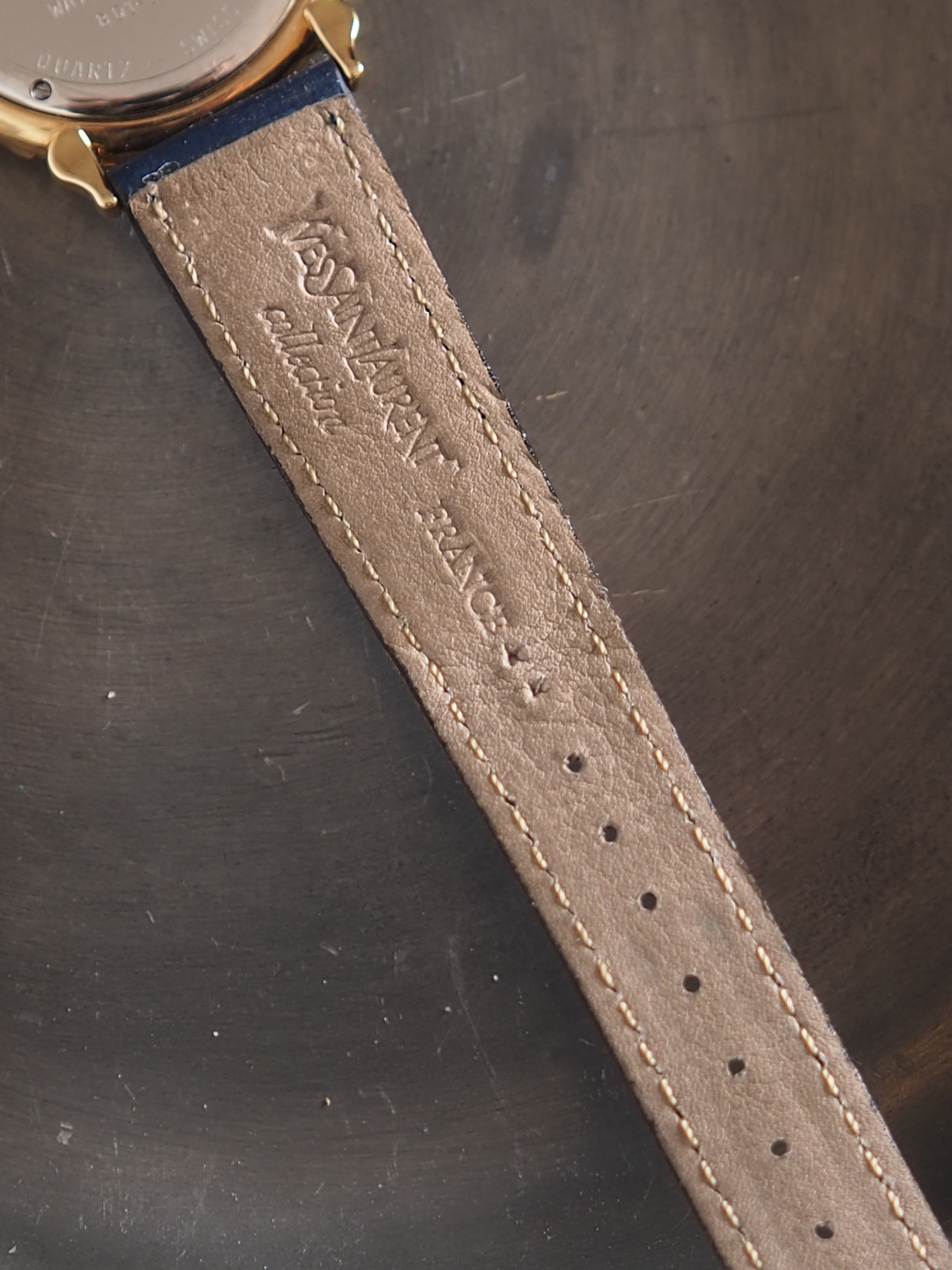 Yves Saint Laurent サンローラン YSL ラウンド ウォッチ 腕時計