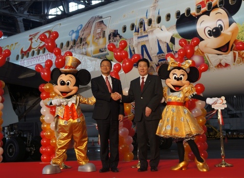 30周年仕様のディズニージェット機が登場！ 「JAL ハピネス
