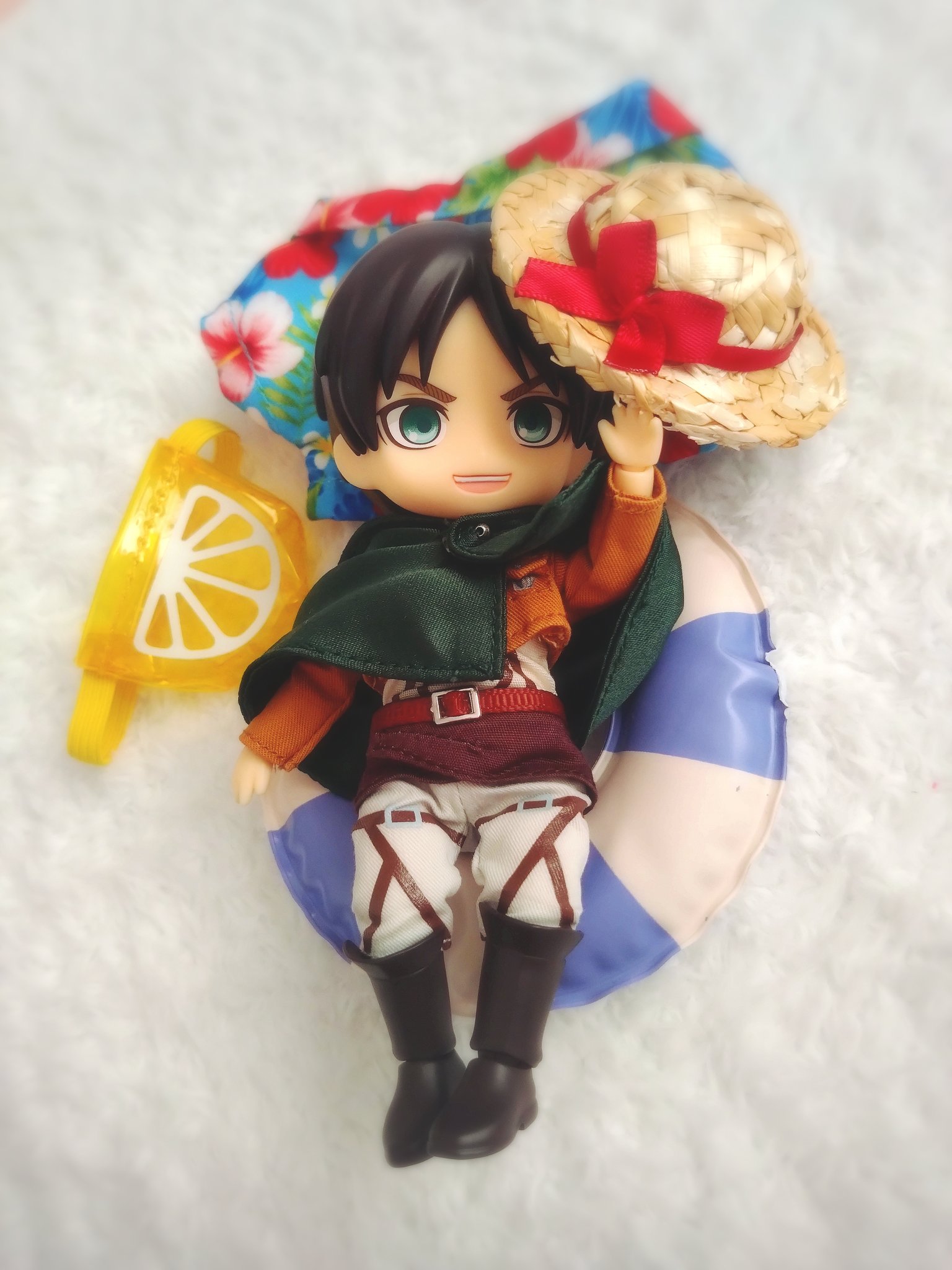 weekends 麦わら帽子を被った少年と愛犬テリアのブロチ weekends