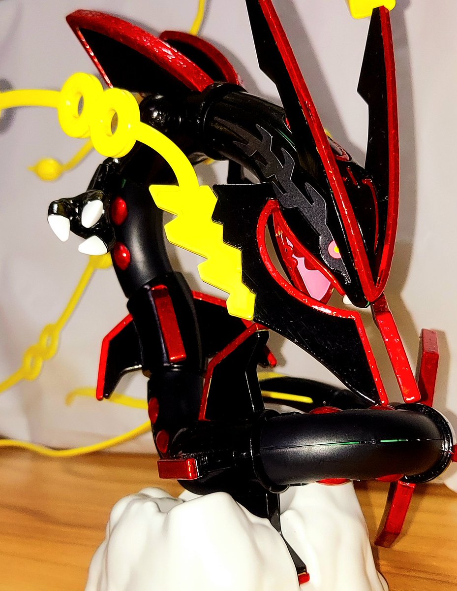 久しぶりに作成しました。ポケプラメガレックウザの色違いです。 まず