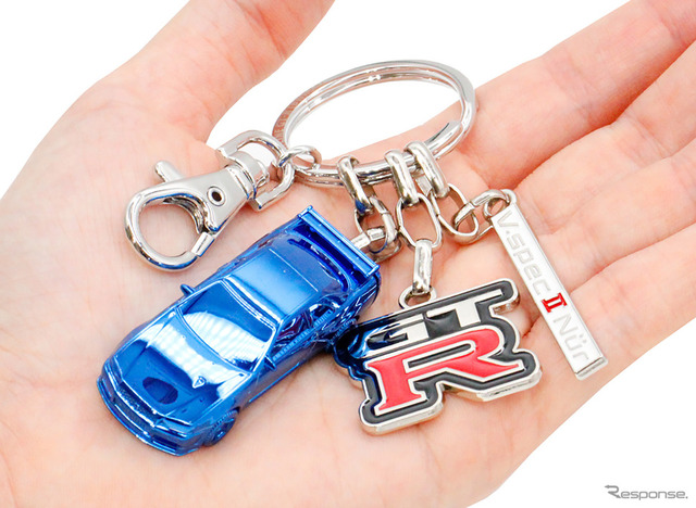 R34 スカイラインGT-R」を3D再現！ ブルーに輝くキーチェーン、大阪