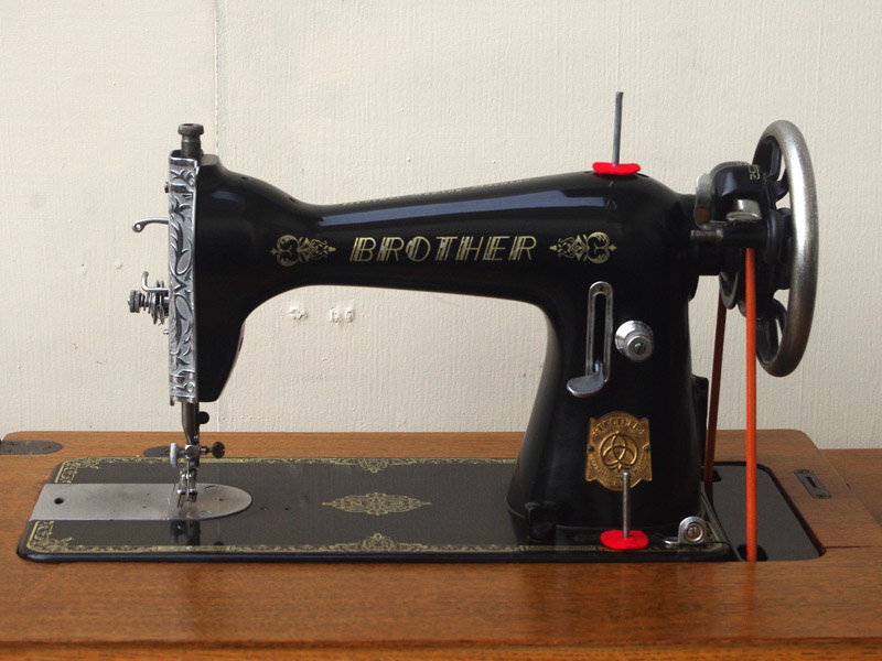 No.637 BROTHER ブラザー製 家庭用足踏みミシン：アンティークミシン