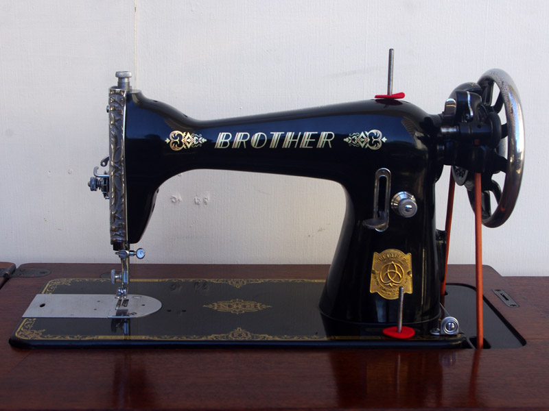 No.657 BROTHER ブラザー製 家庭用足踏みミシン：アンティークミシン